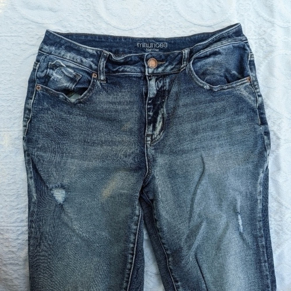Maurices║High Rise Ripped Jeans║Size 10 - Picture 4 of 6
